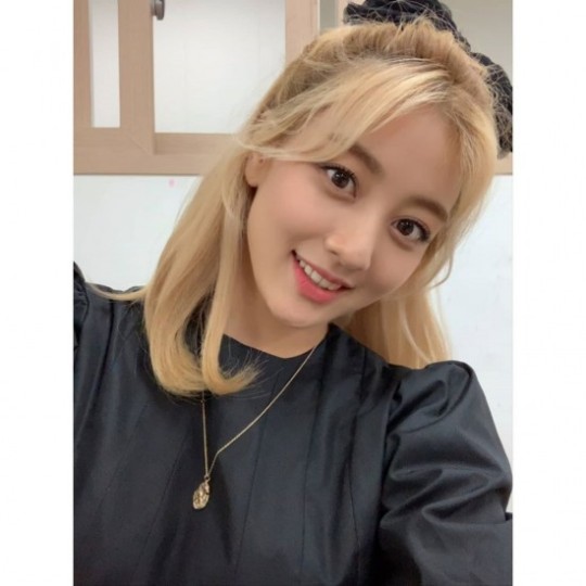 Instagram Twice S Jihyo Uploaded Selfie Once This Is My Last Day With Blond Hair Mhn Culture