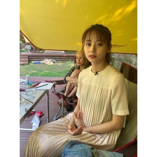 Instagram Twice S Dahyun Chaeyoung Tzuyu Went Camping Together Mhn Culture