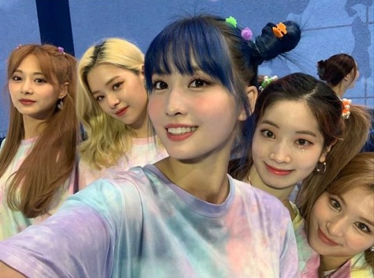 Instagram Twice Updated Behind Cuts From Their First Online Concert Mhn